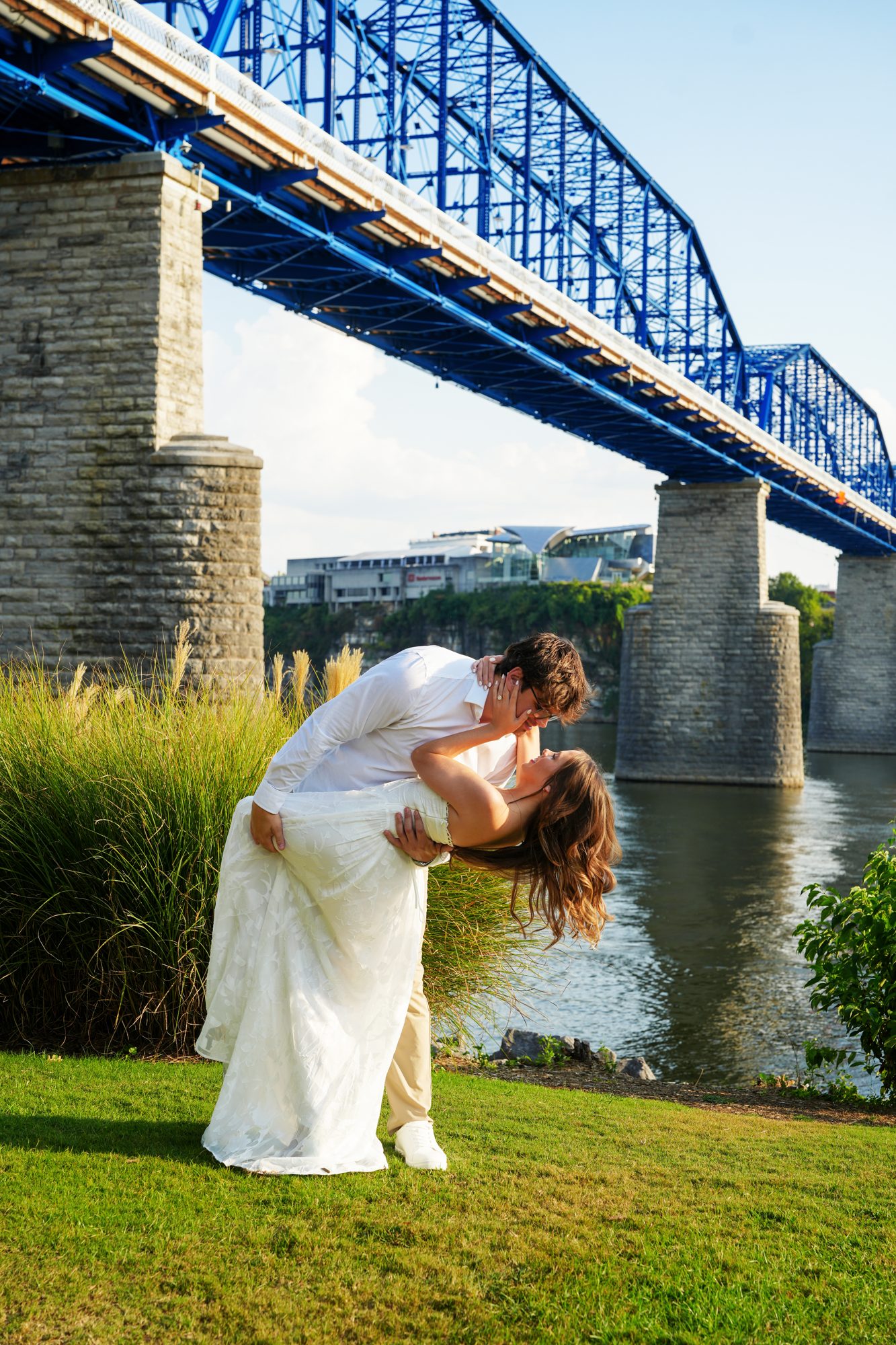 Engagement session dip under the Walnut Street Bridge